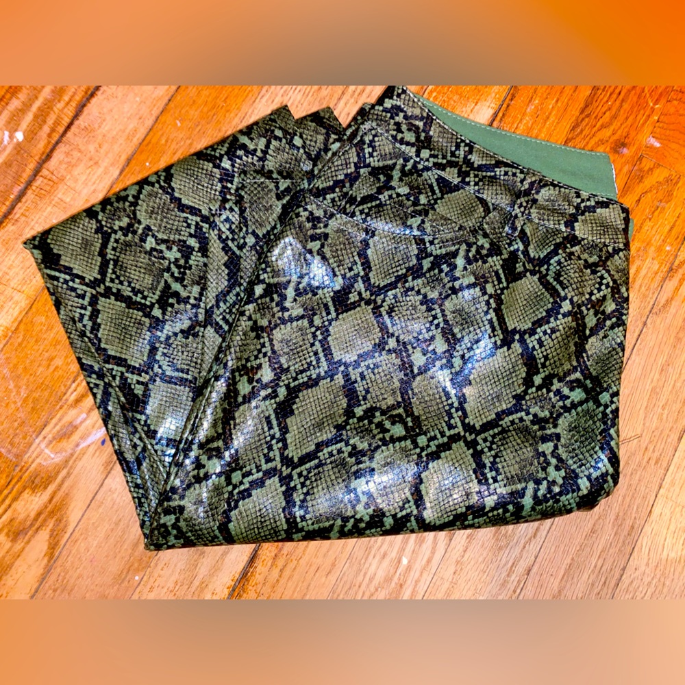 Snake Print Pants💚🖤